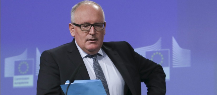 Timmermans Spolegliwy W Warszawie I Wojowniczy W Brukseli