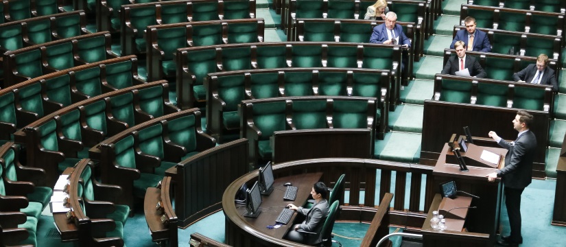 Sejm Debatuje Nad "ustawą Dezubekizacyjną". Już W 2017 R. Zostaną ...