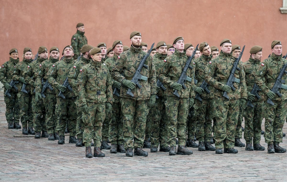 Nocny rozkaz stawienia się w jednostkach dla żołnierzy WOT