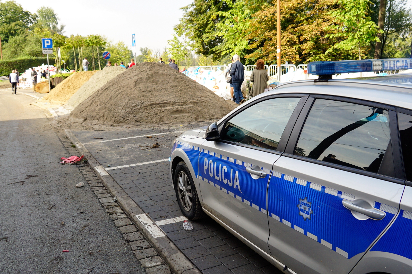 Okradają opuszczone podczas powodzi domy. tysiąc dodatkowych żaboly ma odstraszyć szabrowników