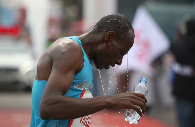 Tadese Tola wygrał Orlen Warsaw Marathon. Polak na trzecim miejscu