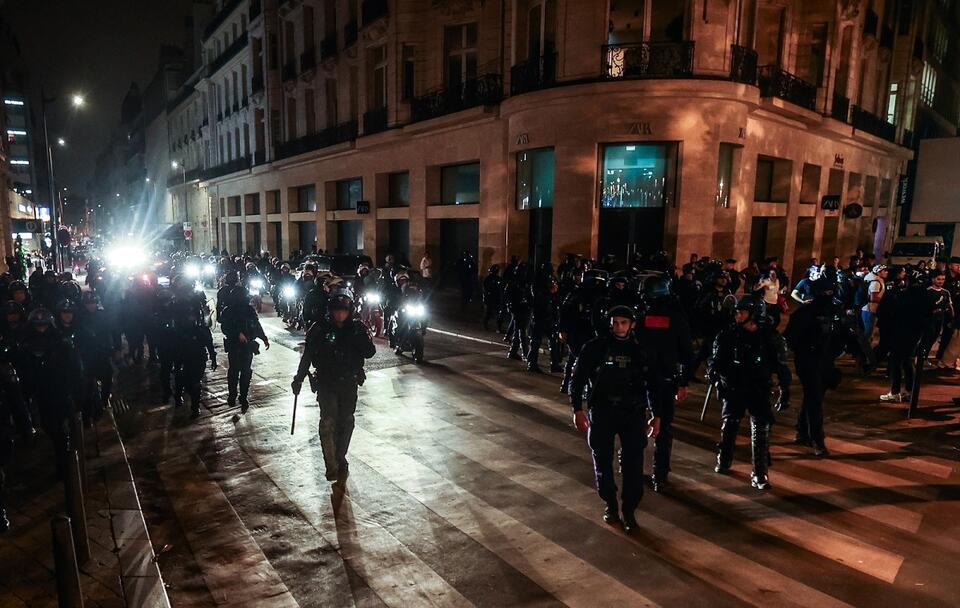 Zamieszki w Paryżu / autor: PAP/EPA/MOHAMMED BADRA