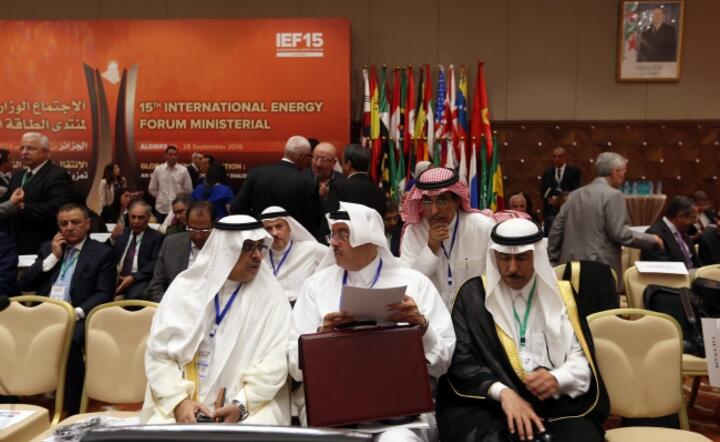 Międzynarodowe Forum Energetyczne (IEF15) w Algierii 26-28 września było jednoczesnie nieformalnym spotkaniem państw OPEC, fot. PAP/EPA/MOHAMED MESSARA
