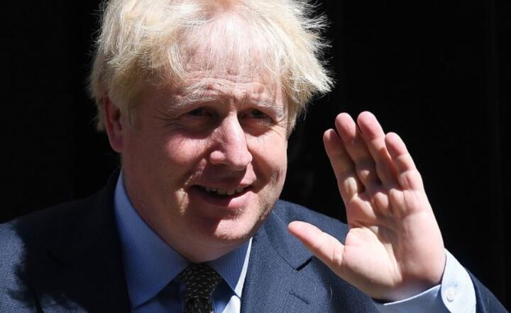 Brytyjski premier Boris Johnson w drodze do parlamentu w Londynie, 22 bm / autor: PAP/EPA/ANDY RAIN