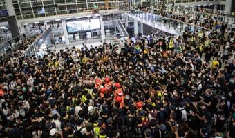 Chiny kierują żołnierzy nad granicę z Hong Kongiem