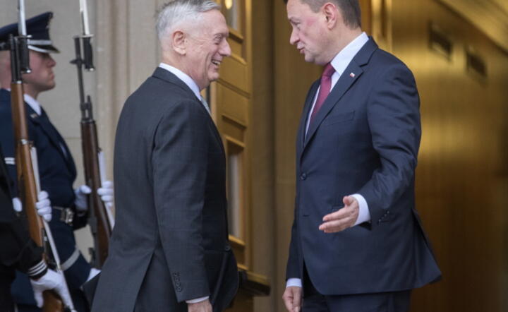 Sekretarz obrony USA James Mattis i szef MON Mariusz Błaszczak  / autor: fot. PAP/EPA/Eric S. Lesser