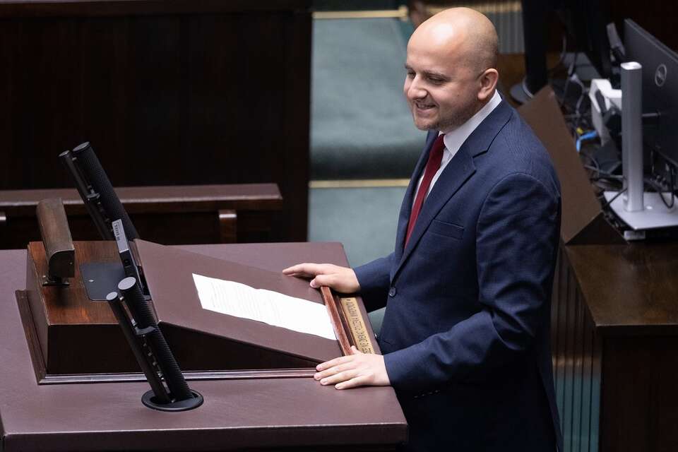 Poseł Dariusz Matecki w Sejmie. Prokuratura skierowała akt oskarżenia wobec polityka w śledztwie dot. Funduszu Sprawiedliwości. / autor: Fratria