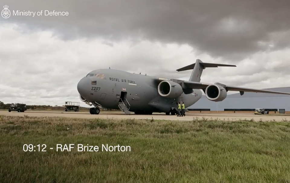 Załadunek pocisków Brimstone 2 do samolotu transportowego RAF / autor: Twitter/DefenceHQ