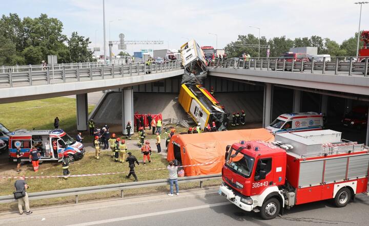 Tragiczny wypadek autobusu w Warszawie. Jedna osoba zginęła