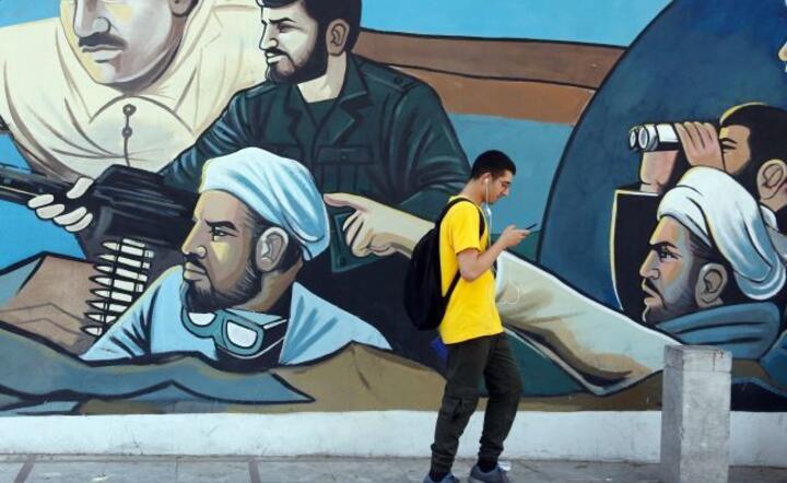 Mural w Teheranie / autor: PAP/EPA/ABEDIN TAHERKENAREH