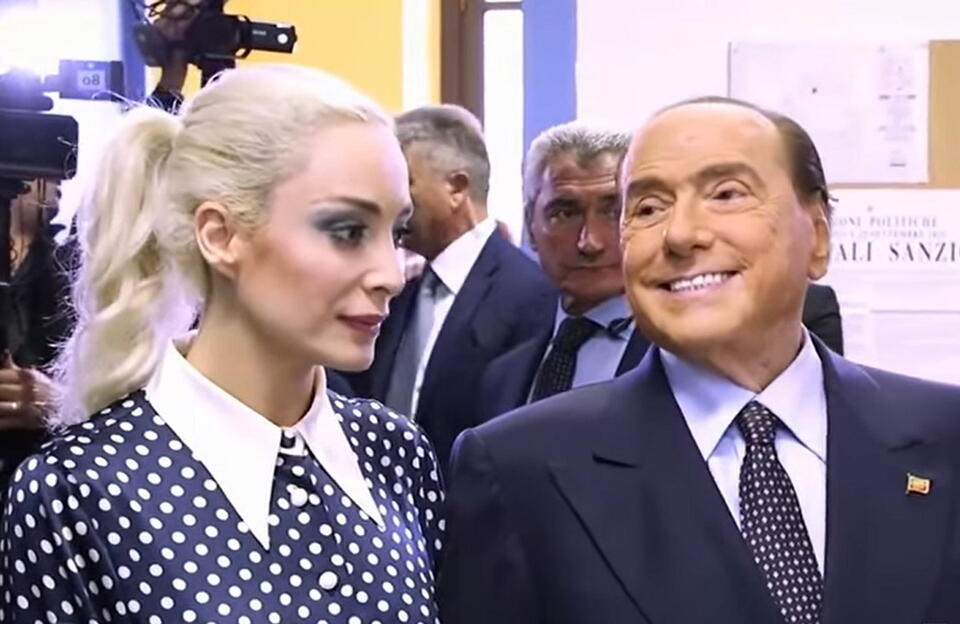 Marta Fascina, Silvio Berlusconi / autor: screenshot YouTube Corriere della Sera