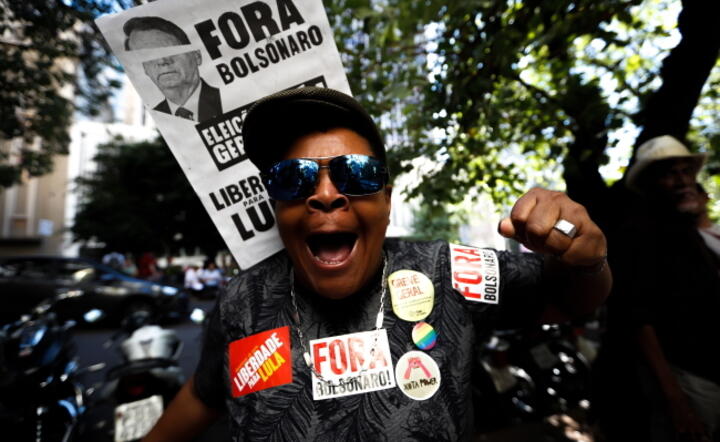 Uczestnik antyprezydenckiej demonstracji w Belo Horizonte / autor: PAP/EPA/JUAN IGNACIO RONCORONI
