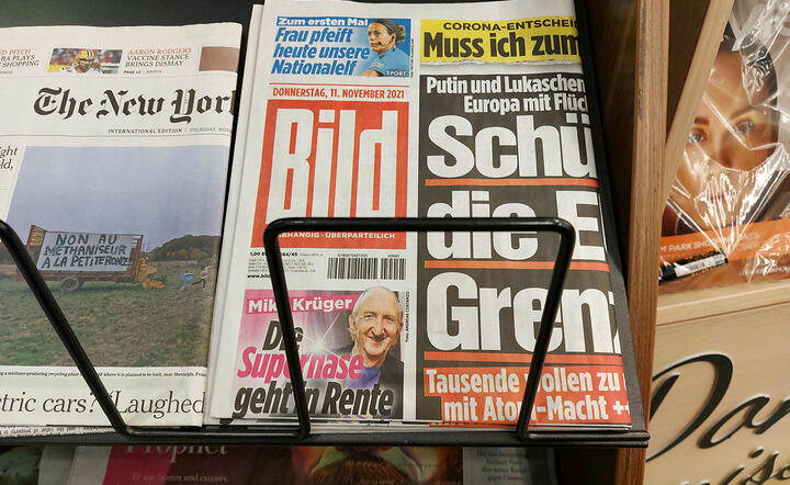 Skompromitowany szef Axel Springer kaja się i korzy