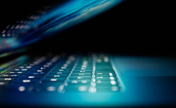 Szybki internet to nie tylko wygoda w codziennym korzystaniu z sieci, ale także wsparcie dla nowoczesnych technologii w domu i w biznesie / autor: materiały prasowe
