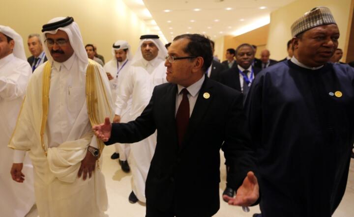  Minister energii Kataru Mohammed Saleh Abdulla Al Sada, sekretarz generalny OPEC Muhammed Barkindo i Minister energii Algierii Noureddine Boutarfa na nieoficjalnym szczycie OPEC, fot. PAP/EPA/MOHAMED MESSARA 