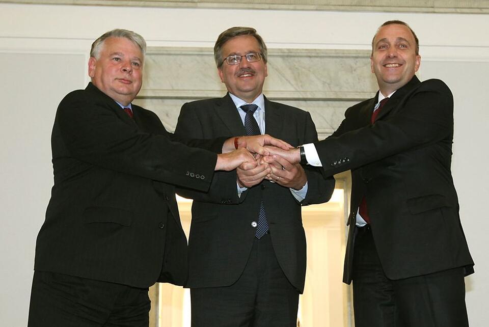 Na zdjęciu: radosne przejęcie przez PO pełni władzy po tragedii smoleńskiej, 2010 rok. Bogdan Borusewicz z lewej. Fot. PAP