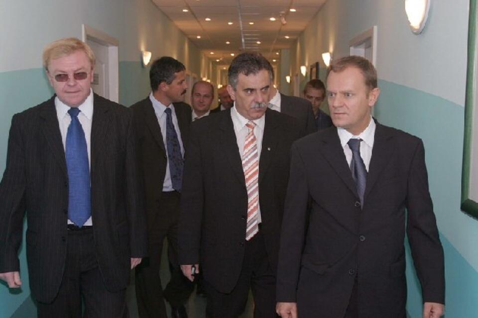 Od lewej: Zbigniew Chlebowski, Roman Ludwiczuk, Donald Tusk. 
