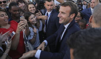 Macron chce Rosji w UE, eliminuje „populistów”