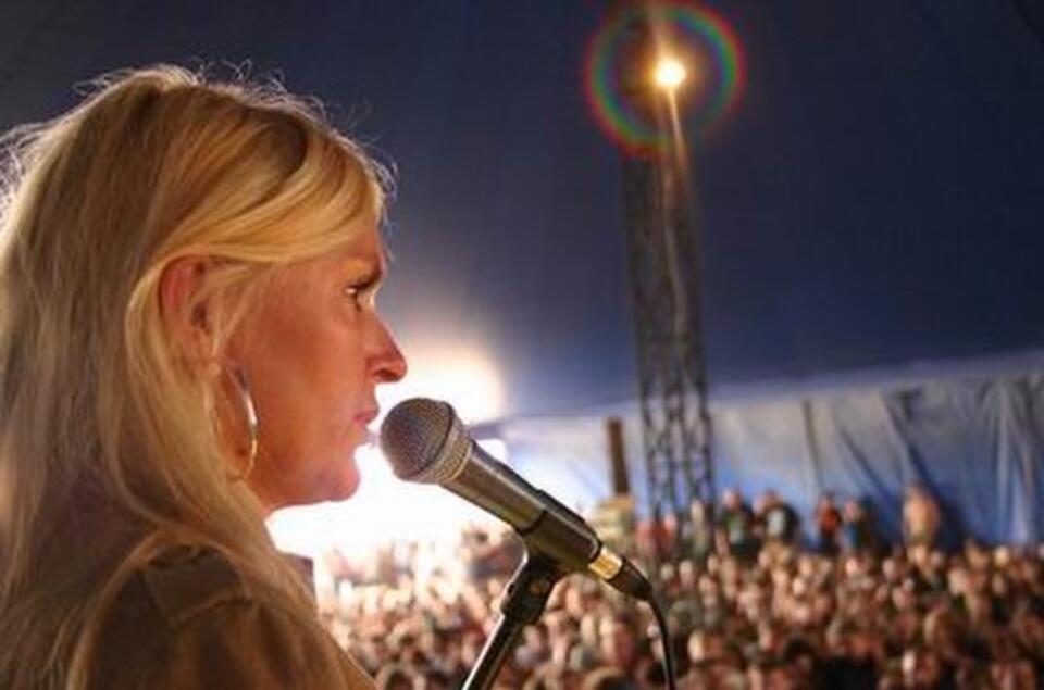 Monika Olejnik na przystanku Woodstock w 2006 roku. Fot. wosp.org.pl