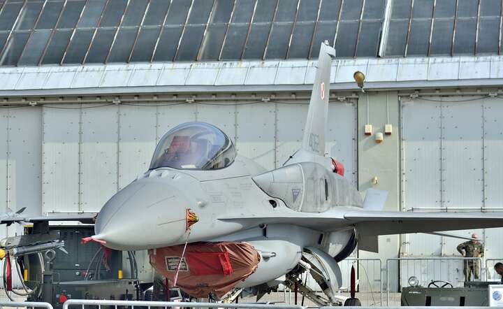 Myśliwiec F-16 w barwach polskiego lotnictwa / autor: Pixabay