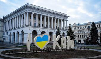 Na Ukrainę znów trafia więcej pieniędzy z zagranicy