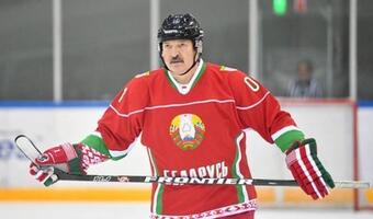 Łukaszenka gra w hokeja i nie boi się koronawirusa