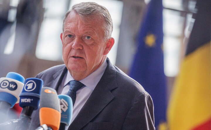 Lars Lokke Rasmussen, szef MSZ Danii na konferencji w Brukseli / autor: PAP/EPA/OLIVIER MATTHYS