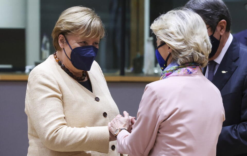 Kanclerz Niemiec Angela Merkel i szefowa KE Ursula von der Leyen podczas szczytu UE / autor: PAP/EPA
