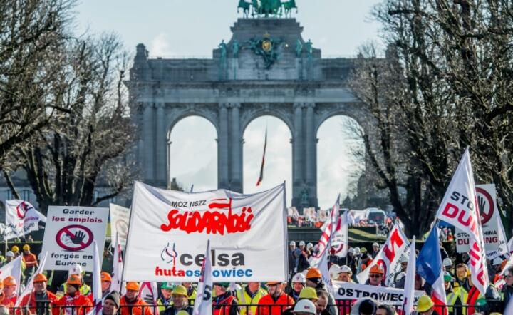 Protest w Brukseli z udziałem m.in. polskich hutników, fot. PAP/EPA/STEPHANIE LECOCQ