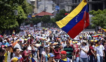 Tłumy Wenezuelczyków przekroczyły granicę z Kolumbią, by zrobić zakupy