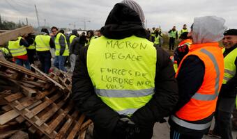 Macron nie przejmuje się protestami rodaków