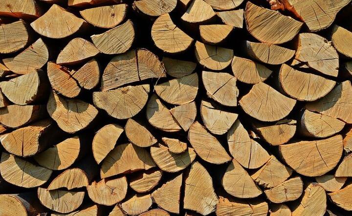Drewno na opał  / autor: Pixabay 