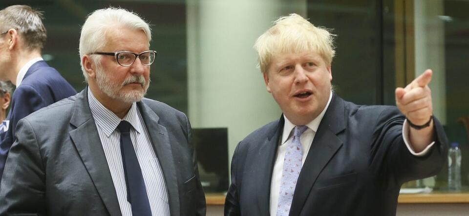 Witold Waszczykowski i szef dyplomacji brytyjskiej Boris Johnson na spotkaniu EU Foreign Affairs Council  w Brukseli, 16 stycznia. Fot. PAP/EPA