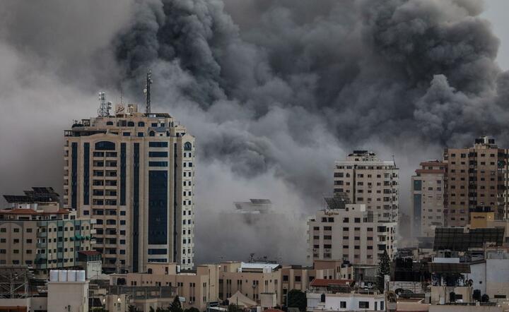 Atak powietrzny Izraela na Strefę Gazy  / autor: PAP/EPA/MOHAMMED SABER
