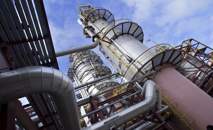 Instalacja obróbki ropy naftowej w petrochemii w Płocku, fot. materiały prasowe PKN Orlen 