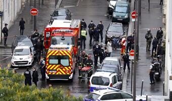 Paryż, policjant zastrzelił mężczyznę za atak nożem