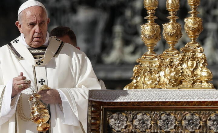 Papież Franciszek odprawia niedzielną mszę w Watykanie / autor: PAP/EPA/Riccardo Antimiani