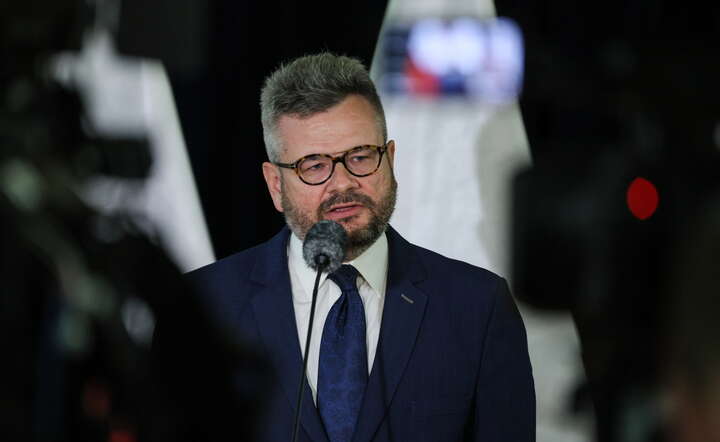 Rzecznik Prokuratury Okręgowej w Warszawie prok. Piotr Skiba podczas konferencji prasowej w Klubie Garnizonowym 42 Bazy Lotnictwa Szkolnego w Radomiu / autor: PAP/Paweł Supernak