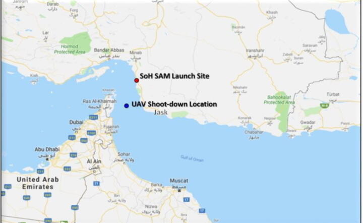 Mapa regionu Zatoki Omańskiej z zasobów Departamentu Obrony USA z zaznaczonym miejscem zestrzelnia drona US Army. Tam do odwołania nie będą latać amerykańskie samoloty pasażerskie  / autor: PAP/EPA/Department of Defense
