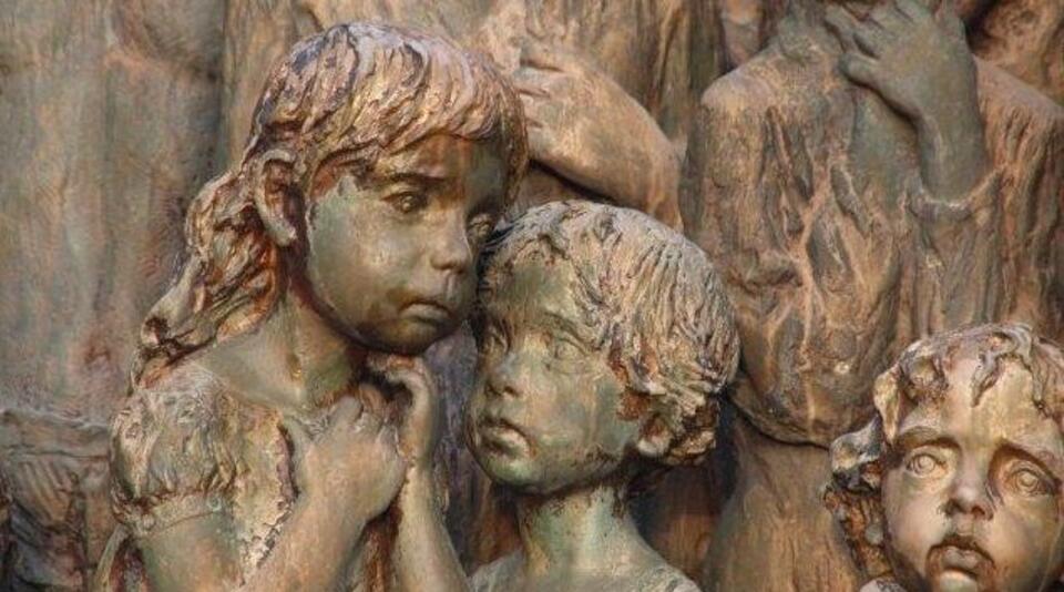 Pomnik dzieci lidickich, każde dziecko jest tu upamiętnione / autor: http://www.lidice-memorial.cz/en/