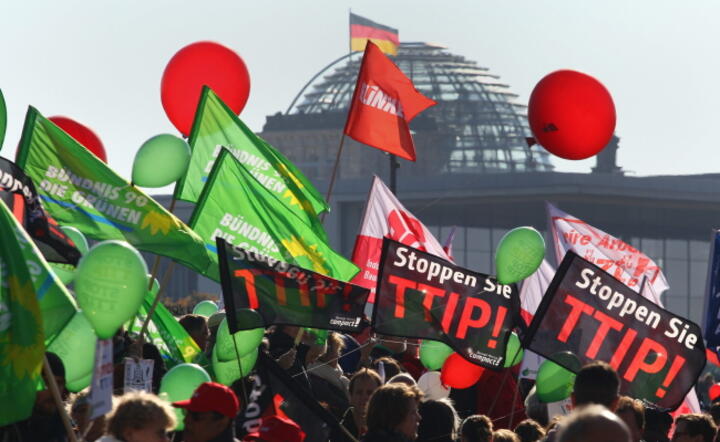 Demonstracja przeciw TTIP w Berlinie, fot. PAP/EPA/Gregor Fischer