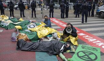 Niemcy: Greenpeace protestuje nawet pod wodą!