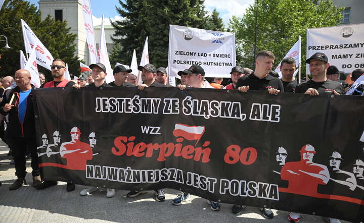 Protest hutniczych organizacji związkowych przeciwko polityce klimatycznej i jej skutkom dla przemysłu hutniczego w Polsce / autor: PAP/Marcin Obara