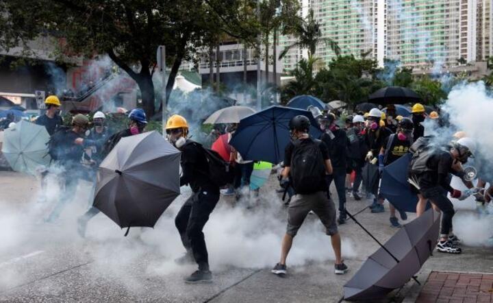 Starcia z demonstrantami w Hong Kongu / autor: PAP/EPA/MIGUEL CANDELA