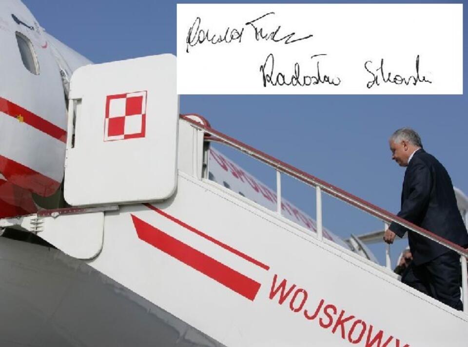 U góry po prawej - PODPISY Radosława Sikorskiego i Donalda Tuska złożone pod TRAKTATEM LIZBOŃSKIM, PAP