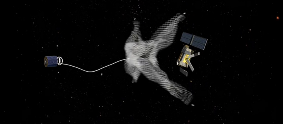 fot. Wizualizacja przechwytywania nieaktywnego satelity za pomocą sieci (źródło: ESA)