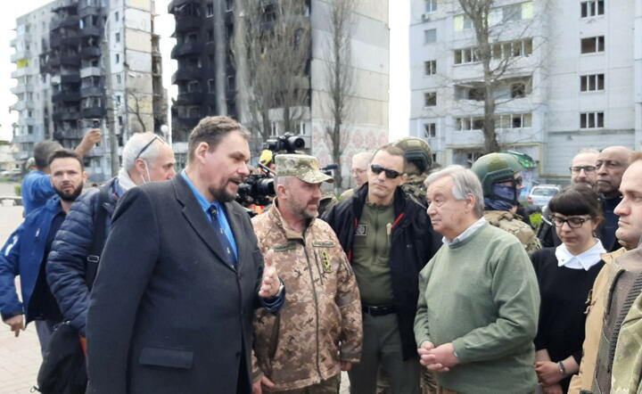 sekretarz generalny ONZ Antonio Guterres odwiedził zniszczoną przez Rosjan Borodziankę pod Kijowem / autor: fotoserwis PAP