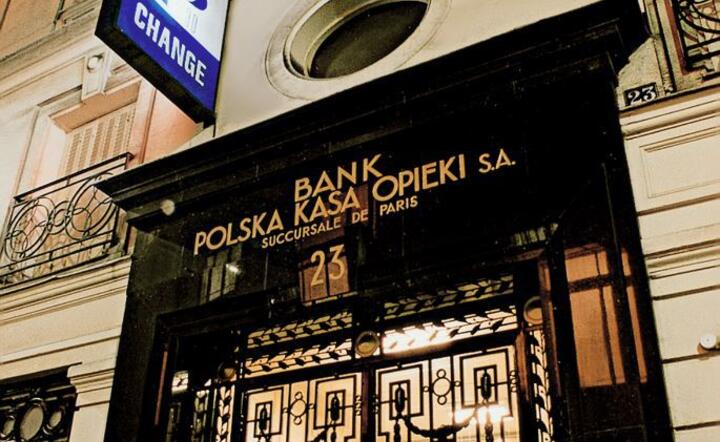 Wejście do siedziby paryskiego oddziału Banku Polska Kasa Opieki 