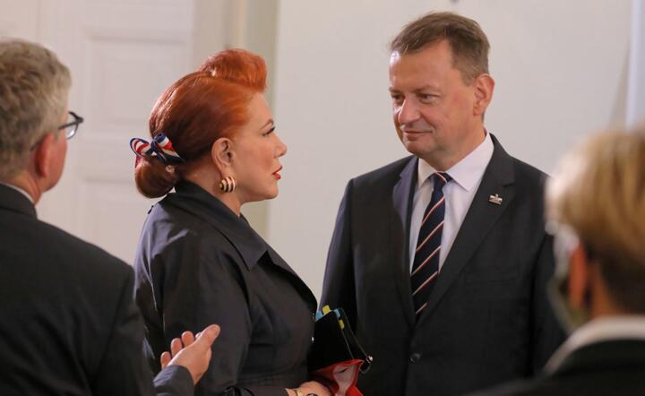 Minister obrony narodowej Mariusz Błaszczak (P) i ambasador Stanów Zjednoczonych w Polsce Georgette Mosbacher (L)  / autor: PAP/Paweł Supernak