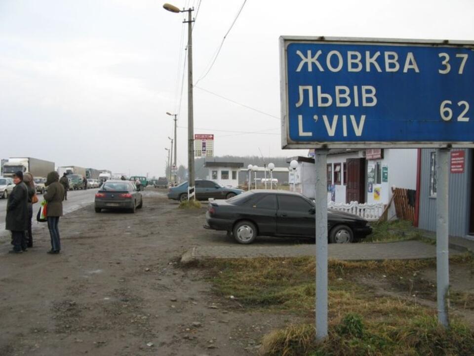 Przejście graniczne Hrebenne-Rawa Ruska po ukraińskiej stronie. Fot. Wikimedia Commons /  Krzysztof Lasoń / Licencja CC-BY-SA 3.0, GFDL 1.2